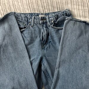 Good American Light Blue Straight Leg Jeans. 90’s style